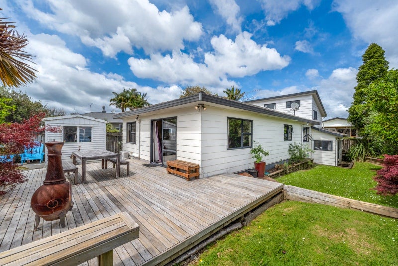 2/133 Moore Street, Howick, Auckland - Carousel 1