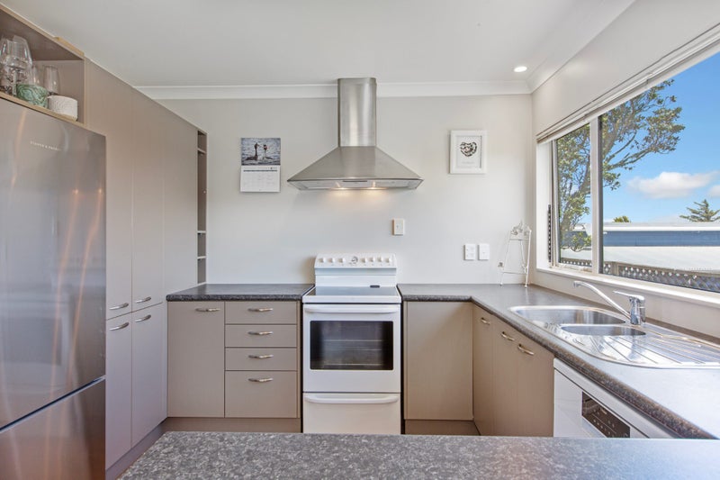 9B Pinkerton Grove, Newlands, Wellington - Carousel 2