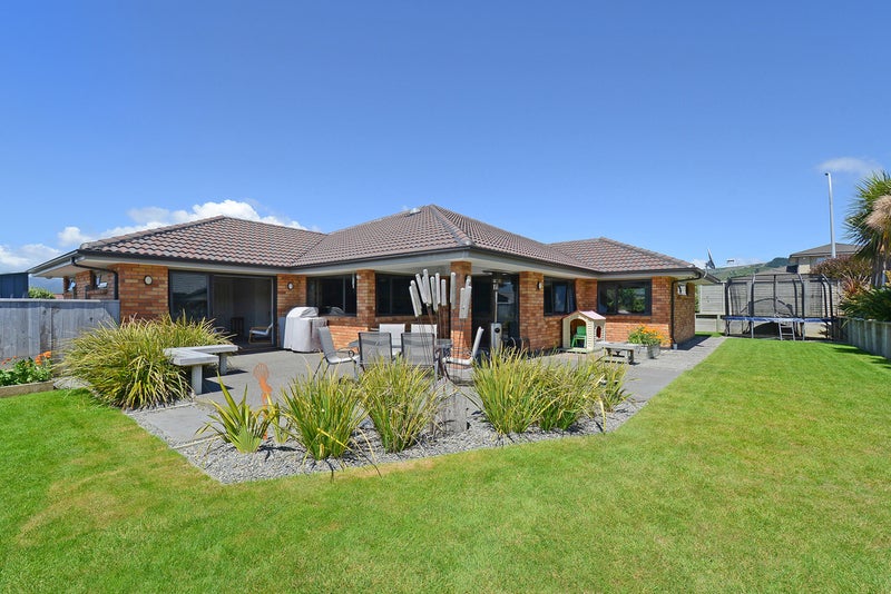 121 Kirton Drive, Riverstone Terraces, Upper Hutt - Carousel 1