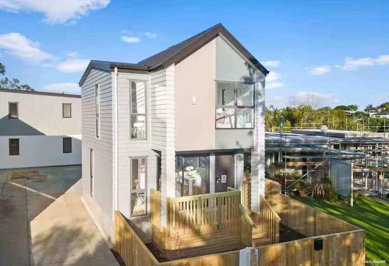 4A Blue Gum Rise, Sunnyhills, Auckland - Carousel 1