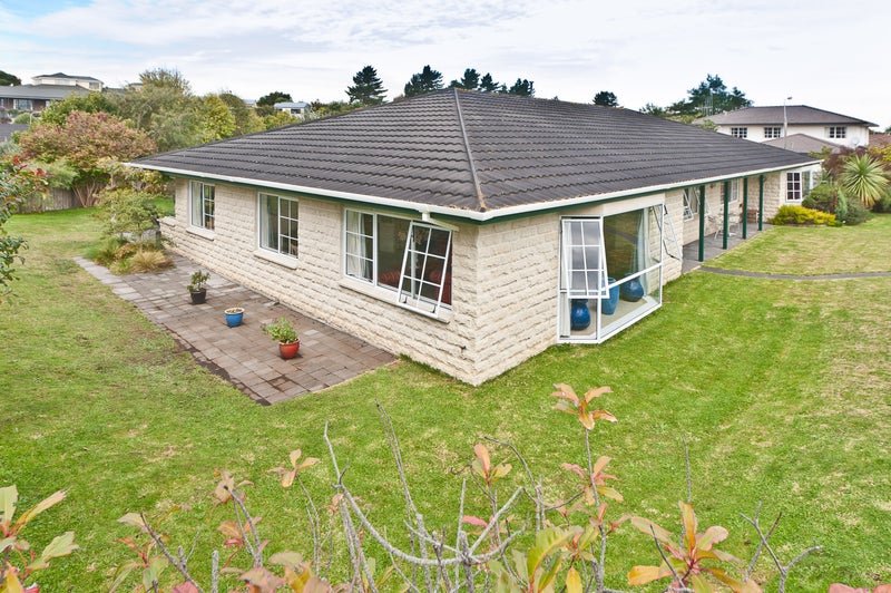 1 Lancewood Place, Otamatea, Whanganui - Carousel 1