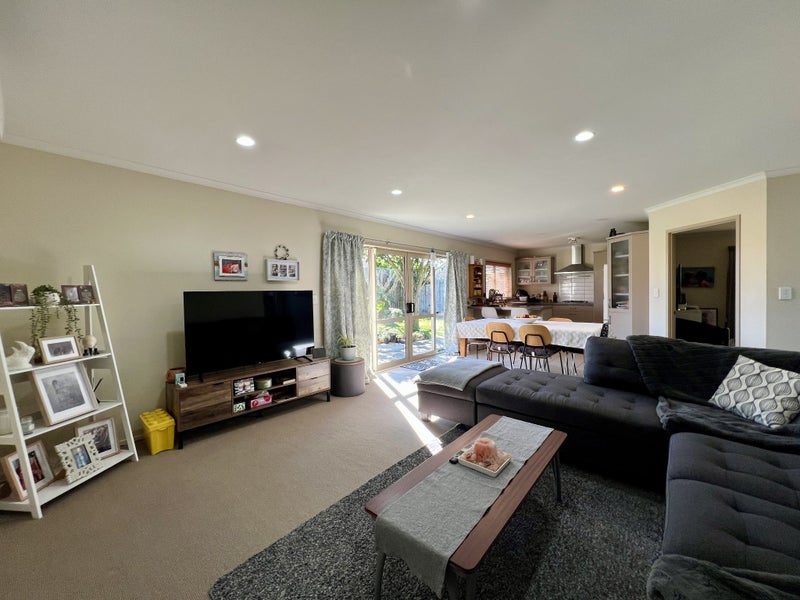 129 St James Drive, Huntington, Hamilton - Carousel 2