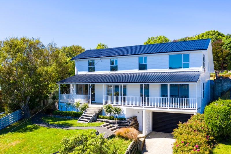 36 Bayne Terrace, Macandrew Bay, Dunedin - Carousel 1