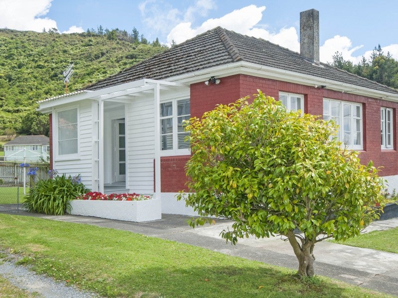 30 Toomath Street, Naenae, Lower Hutt - Carousel 1