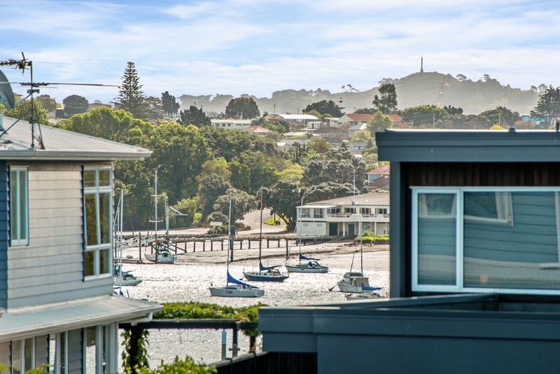 76 Fisher Parade, Sunnyhills, Auckland - Carousel 2