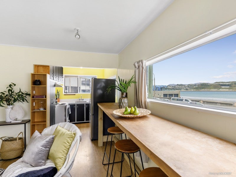 7/100 Lyall Parade, Lyall Bay, Wellington - Carousel 1