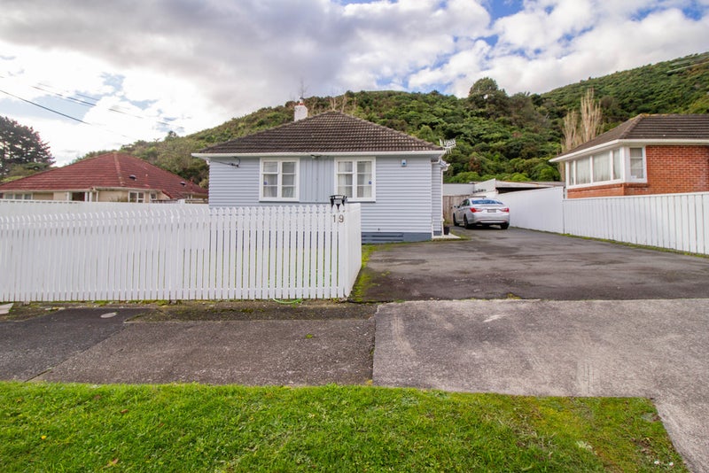 1/19 Wilkie Crescent, Naenae, Lower Hutt - Carousel 1