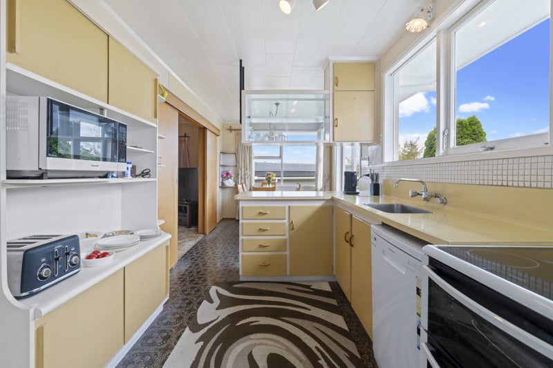 76 Taylor Road, Mangere Bridge, Auckland - Carousel 2