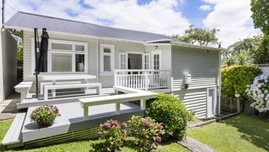 12 Albemarle Road, Northland, Wellington - Carousel 1