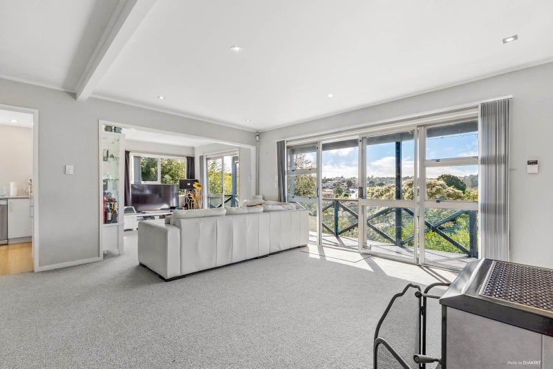 22 Oaktree Avenue, Browns Bay, Auckland - Carousel 2