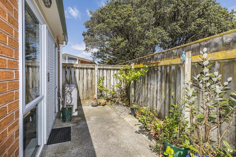 1 Pohutukawa Grove, Titahi Bay, Porirua - Carousel 11