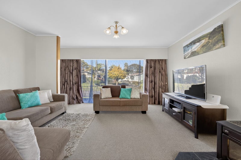 8 Jade Avenue, Pakuranga Heights, Auckland - Carousel 2