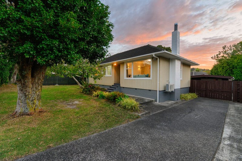 35 La Rosa Street, Green Bay, Auckland - Carousel 1