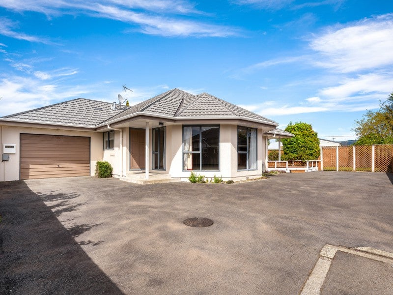 10 Comeskey Grove, Elderslea, Upper Hutt - Carousel 1