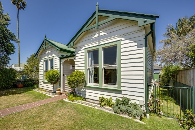36 Napier Terrace, Hospital Hill, Napier - Carousel 1