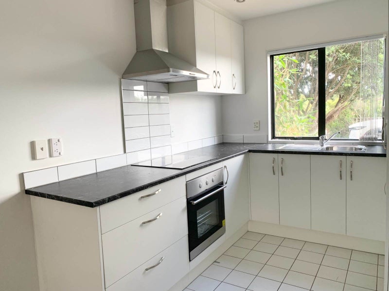 18/12 Ambrico Place, New Lynn, Auckland - Carousel 2