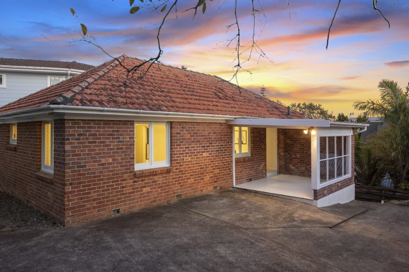 2/306 Beach Road, Campbells Bay, Auckland - Carousel 1