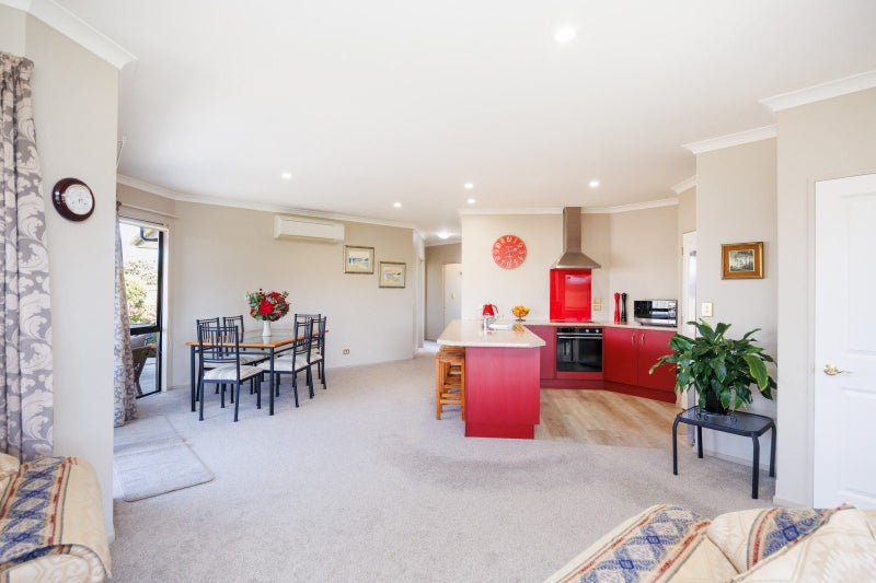 4 Meridian Grove, Kelvin Grove, Palmerston North - Carousel 2