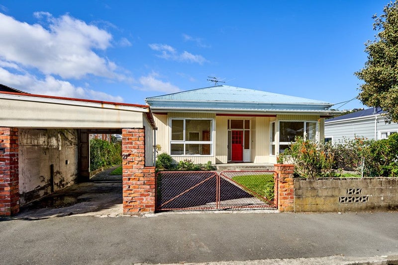 27 Derwent Street, Island Bay, Wellington - Carousel 1