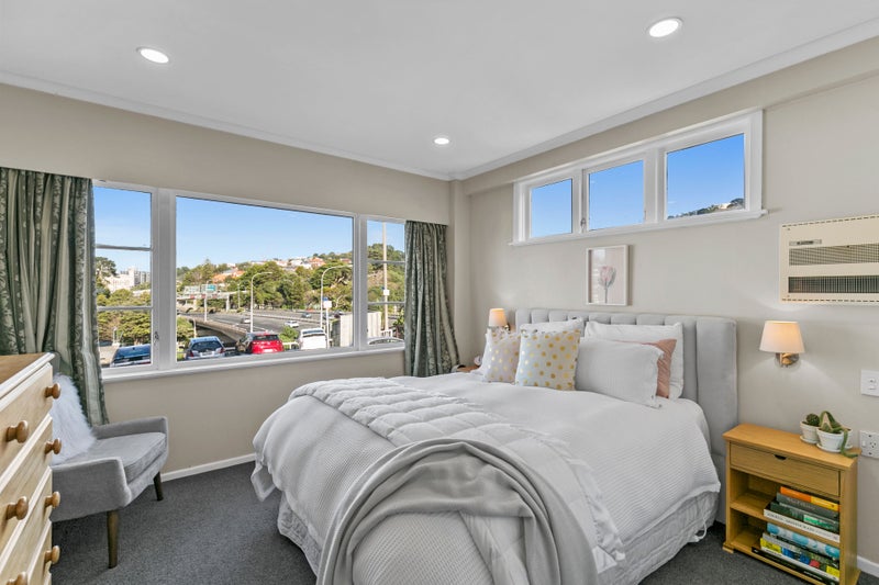 1/68 Hill Street, Thorndon, Wellington - Carousel 1