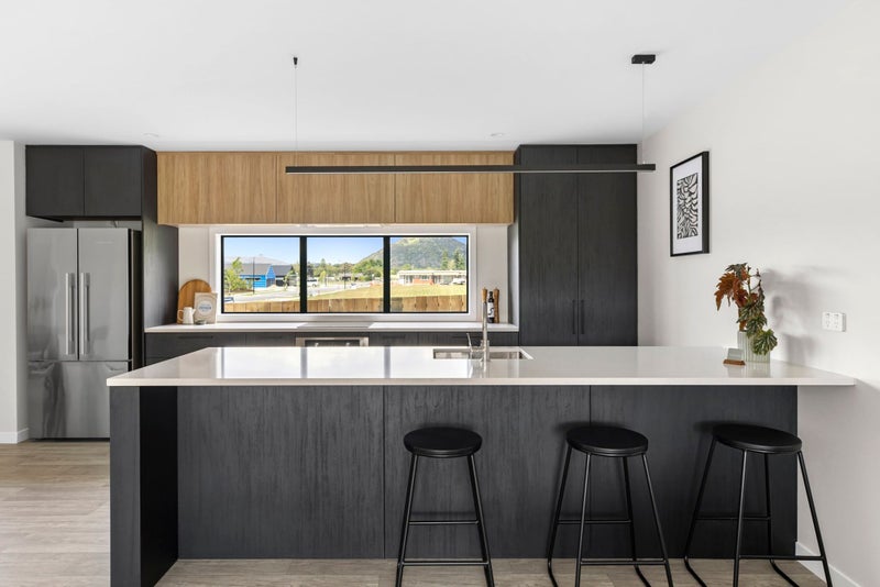 15 Rubus Street, WANAKA - Carousel 2