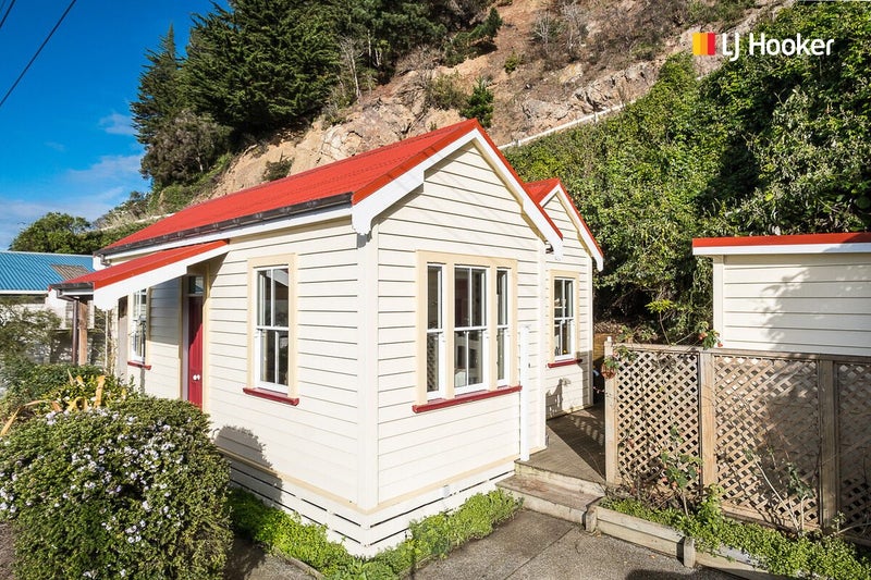 5 Macandrew Road, Careys Bay, Dunedin - Carousel 1