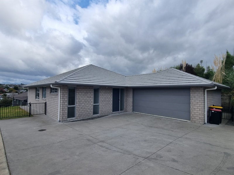 9 Stable Way, Brookfield, Tauranga - Carousel 1
