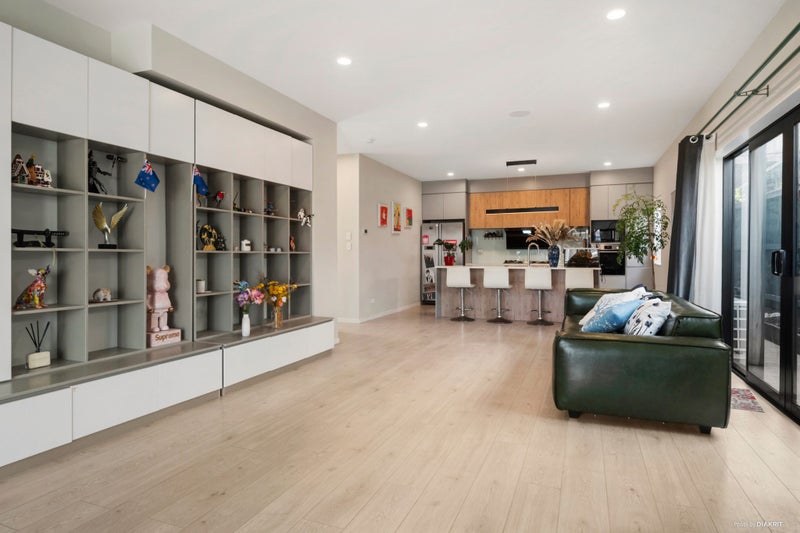 11 Merv Clarke Lane, Massey, Auckland - Carousel 2