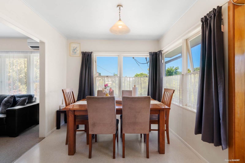 8 Barkes Place, Mount Roskill, Auckland - Carousel 2