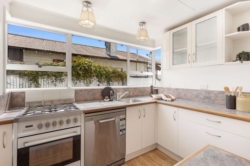 11 Chelwood Street, Takaro, Palmerston North - Carousel 2