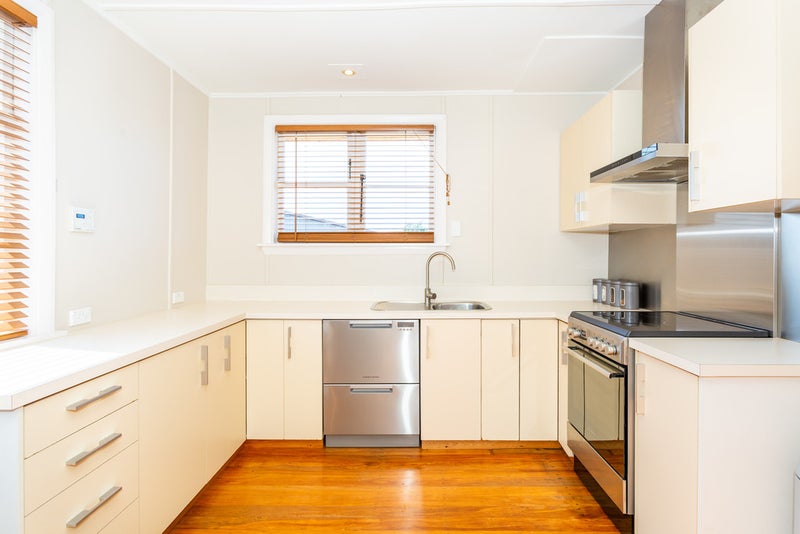 25 Avro Crescent, Hornby, Christchurch - Carousel 1