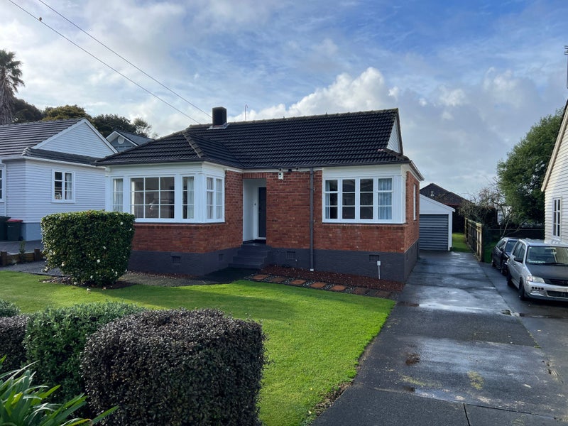 15 Te Kawa Road, One Tree Hill, Auckland - Carousel 1