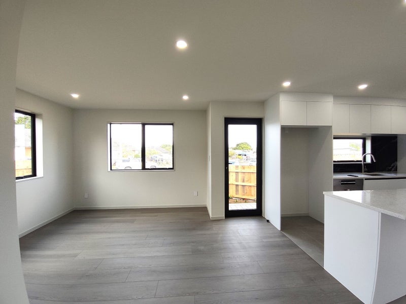 6 Halford Place, Glen Innes, Auckland - Carousel 2