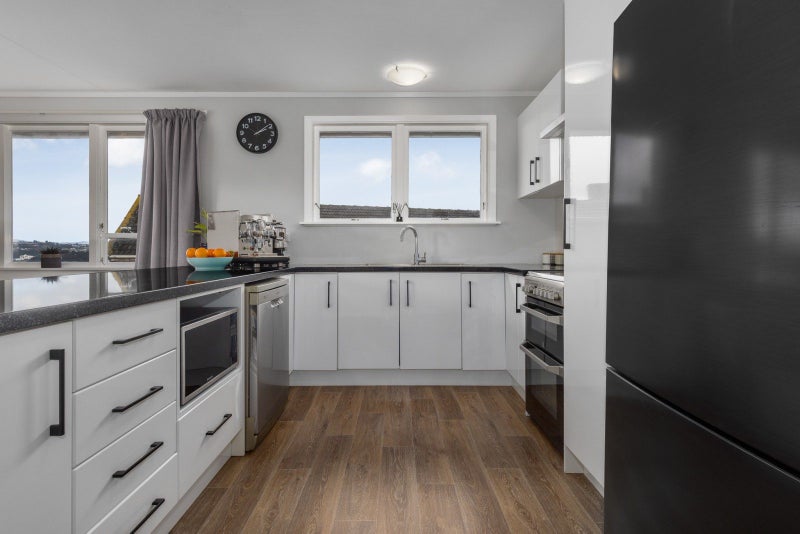 30 Rangituhi Crescent, Takapuwahia, Porirua - Carousel 2