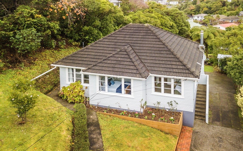 5 Tui Terrace, Tawa, Wellington - Carousel 1
