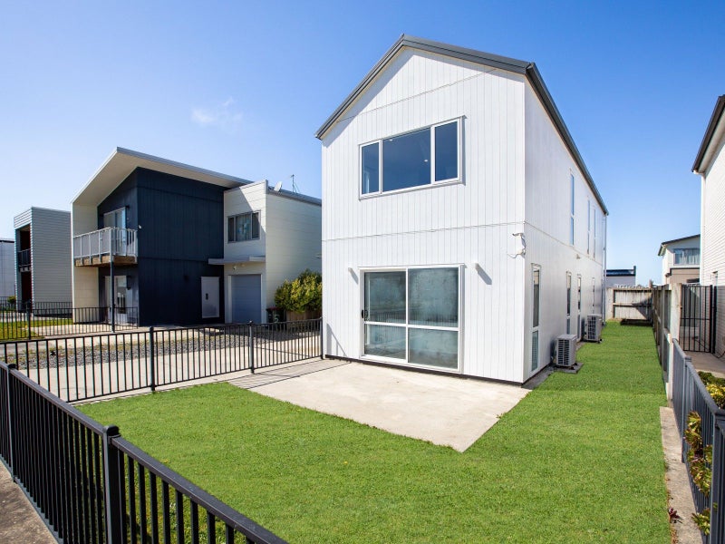 7 Ridgedale Crescent, Flagstaff, Hamilton - Carousel 2