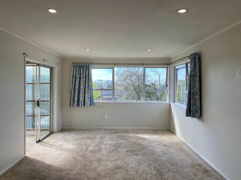 4 Kama Place, Sunnynook, Auckland - Carousel 2