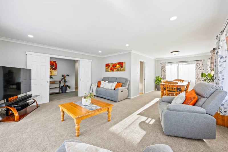 11 Amberwood Drive, Northpark, Auckland - Carousel 2
