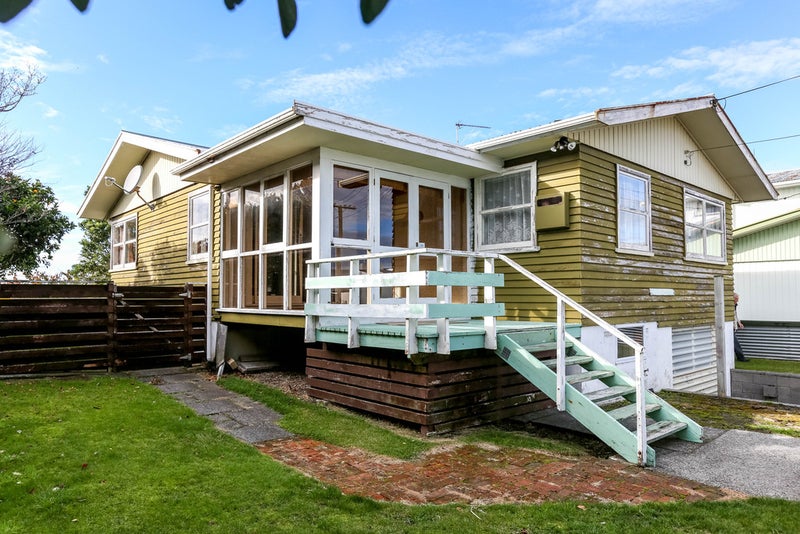 17D Manu Crescent, Upper Vogeltown, New Plymouth - Carousel 1