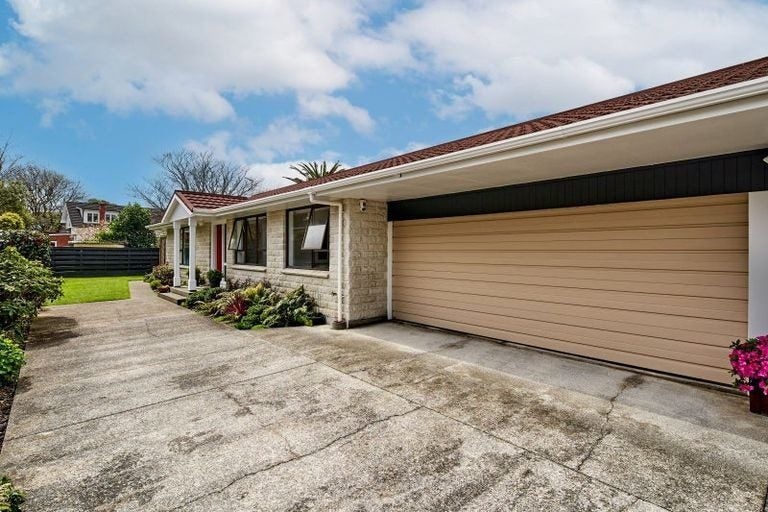 19A Totara Crescent, Woburn, Lower Hutt - Carousel 1