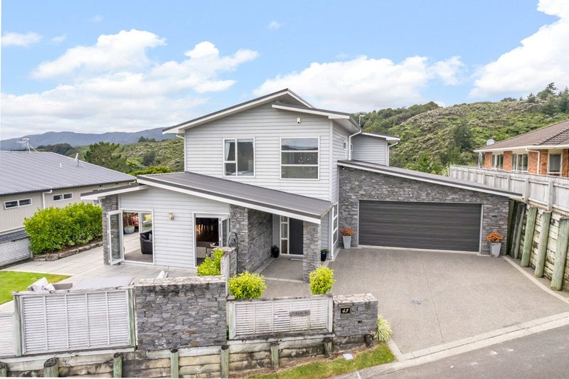 43 Seymour Grove, Kingsley Heights, Upper Hutt - Carousel 1