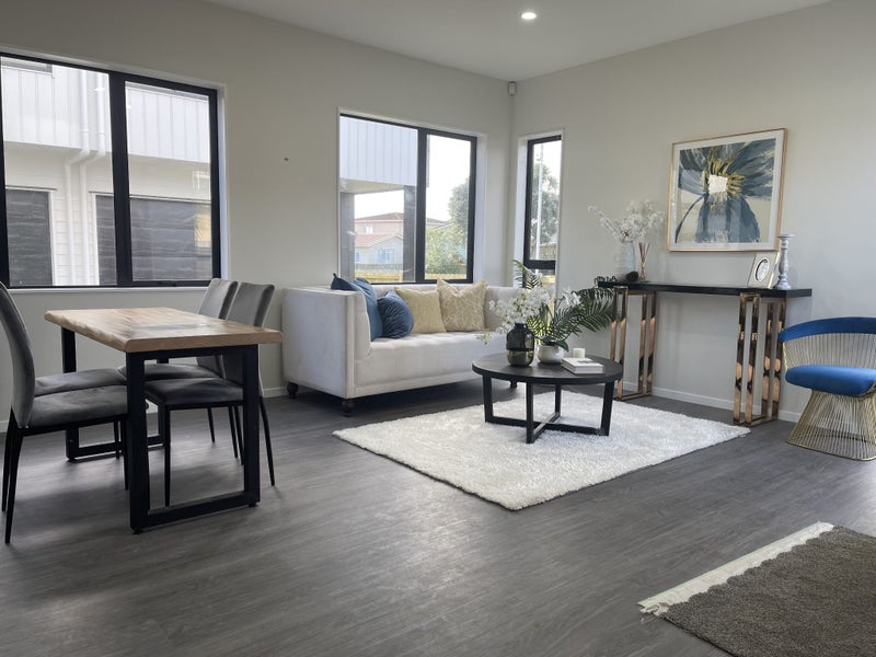 17D Kemble Close, Mangere, Auckland - Carousel 2