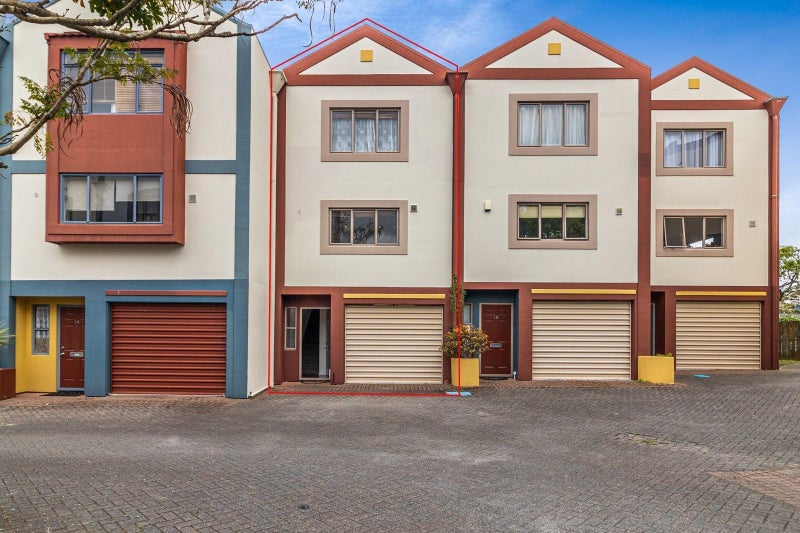 17/14 Ambrico Place, New Lynn, Auckland - Carousel 1
