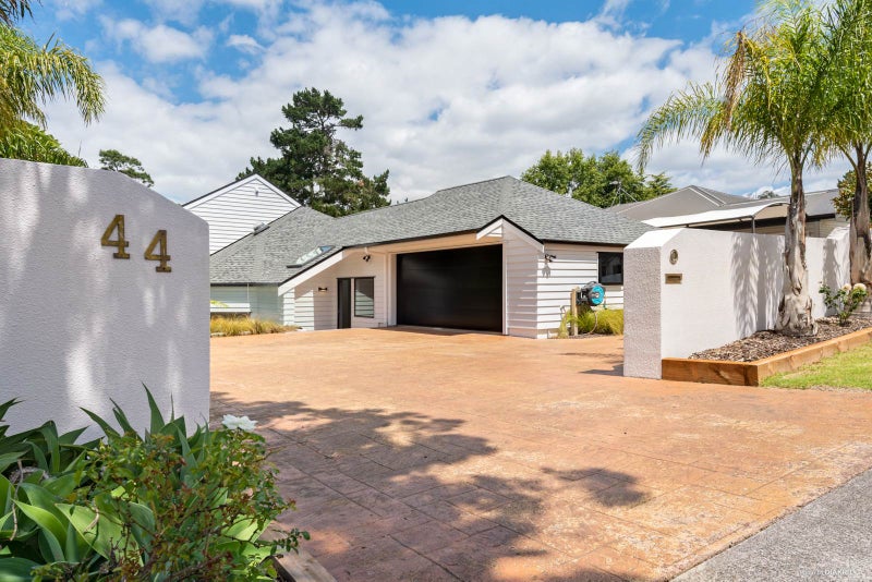 44 Lagoon Way, West Harbour, Auckland - Carousel 1