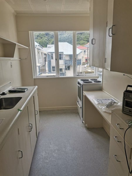 11/36 Queen Street, Mount Victoria, Wellington - Carousel 6