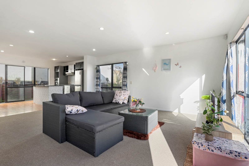 17 Rakich Place, Henderson, Auckland - Carousel 1