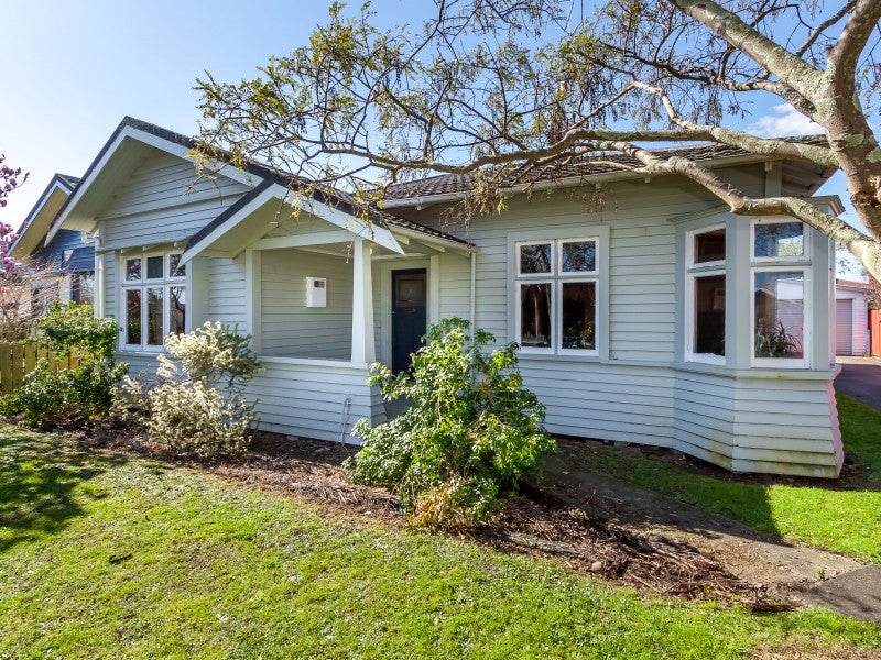 31 Kingswood Street, Takaro, Palmerston North - Carousel 1