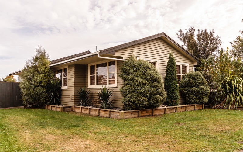 5 Motuoapa Place, Kelvin Grove, Palmerston North - Carousel 2