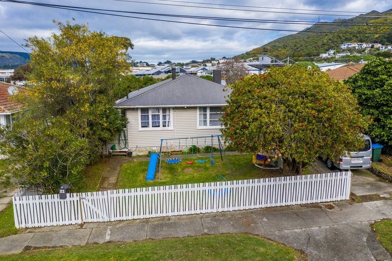21 Hukatai Street, Elsdon, Porirua - Carousel 1