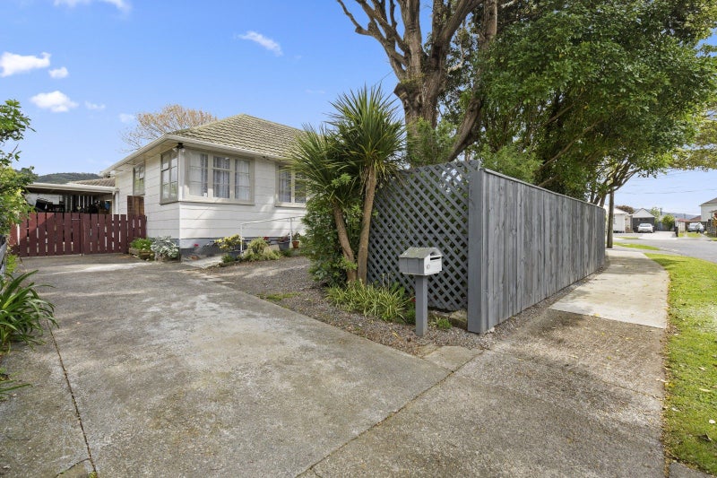 10 Clement Grove, Taita, Lower Hutt - Carousel 13